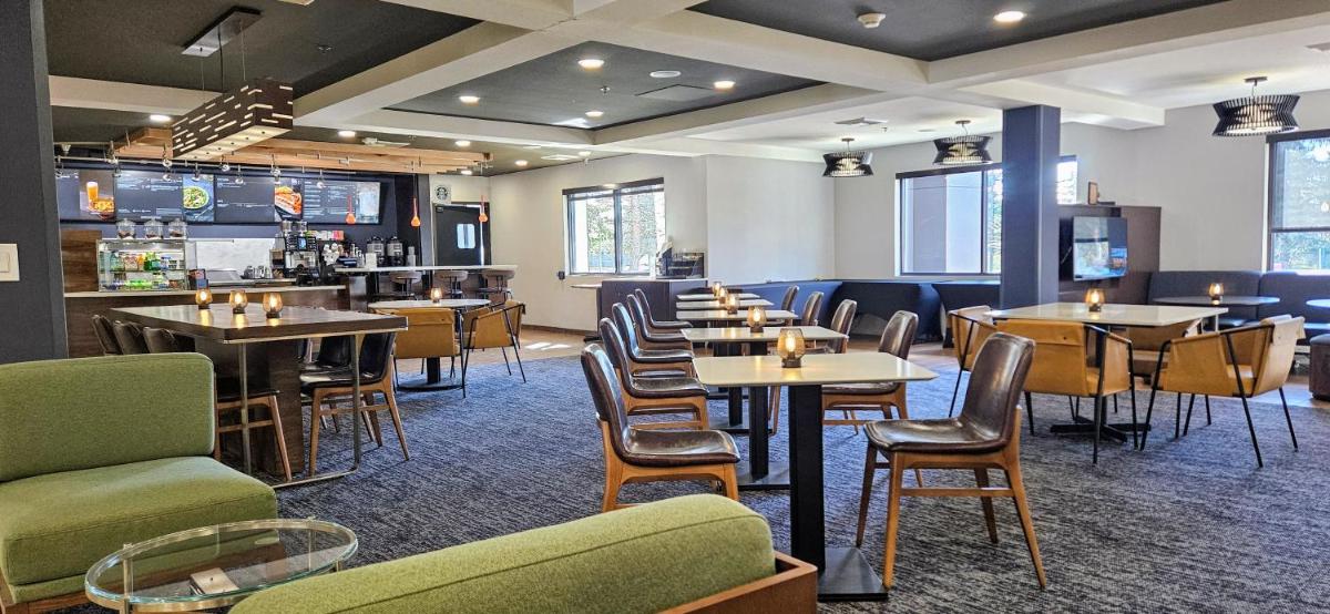 Courtyard by Marriott Anchorage Airport - image 5
