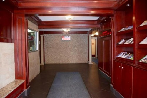 Econo Inn - image 13