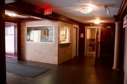 Econo Inn - image 15