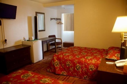Econo Inn - image 20