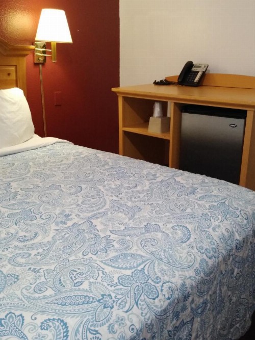 Econo Inn - image 3
