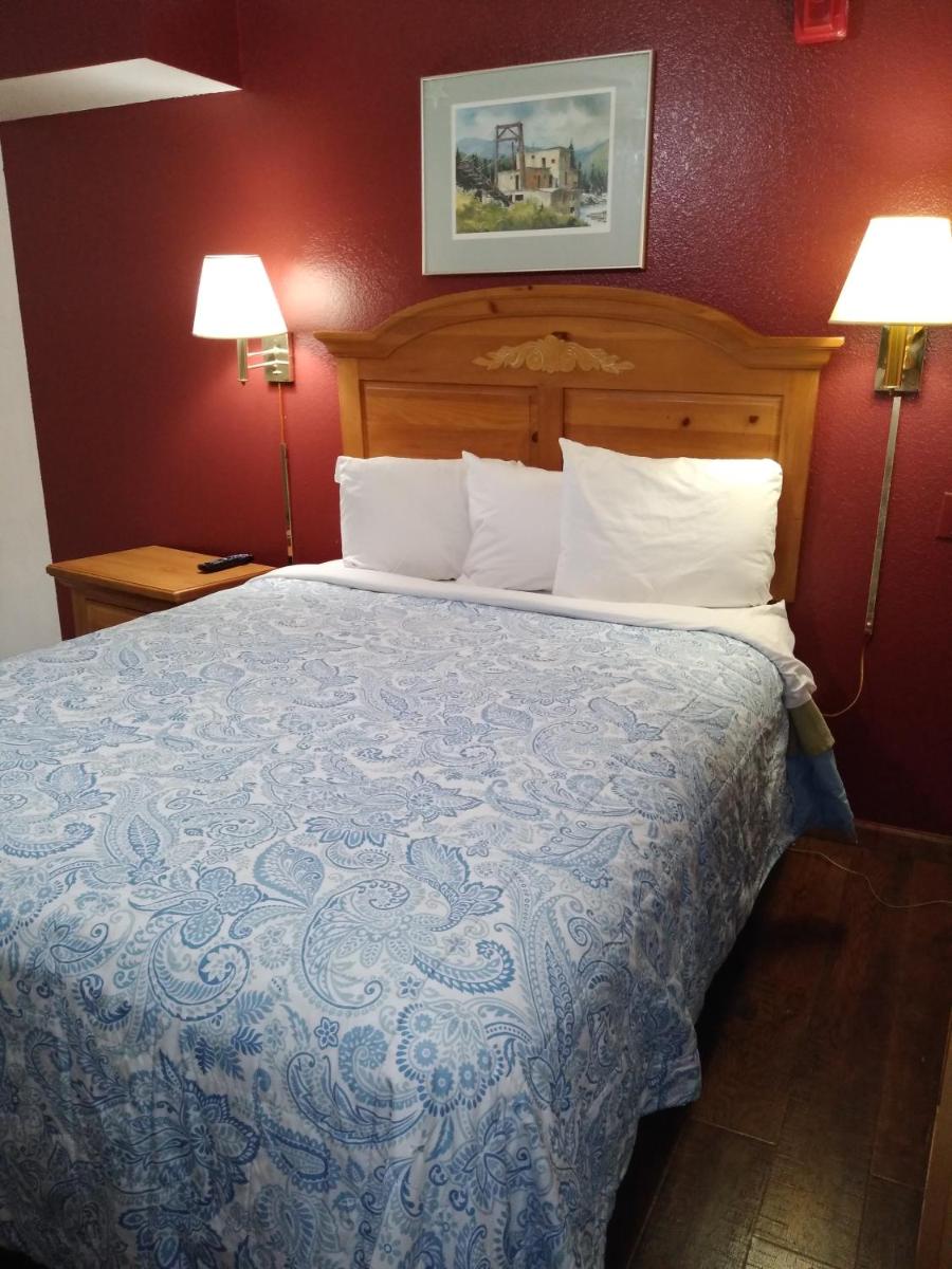 Econo Inn - image 4