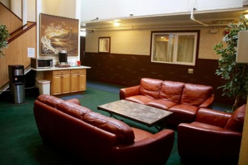 Econo Inn - image 6