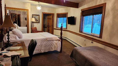Maria's Creekside B&B - image 3