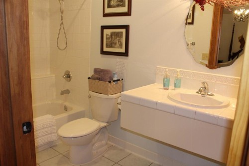 Maria's Creekside B&B - image 5
