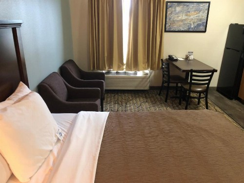 Aptel Studio Hotel - image 4