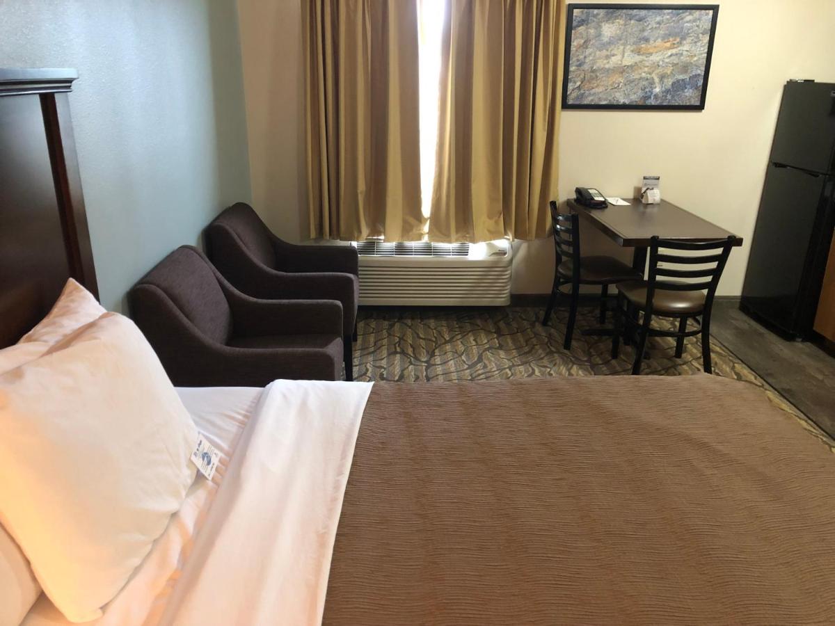 Aptel Studio Hotel - image 4