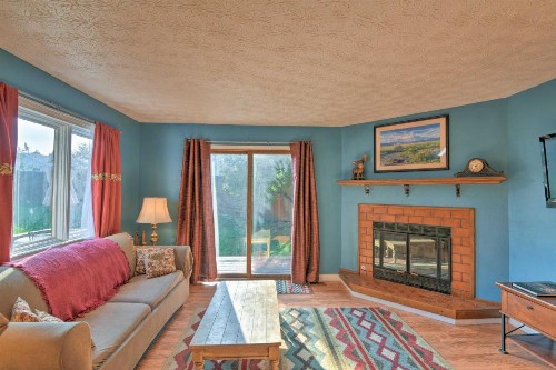 Pet-Friendly Anchorage Home with Grill and Deck! - image 1