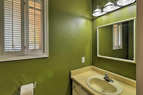 Pet-Friendly Anchorage Home with Grill and Deck! - image 6