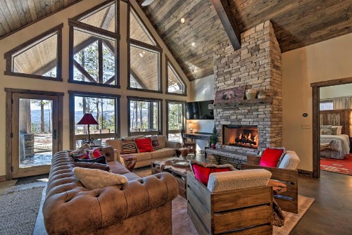 Custom Mountain Home Views Hot Tub and Fire Pit!