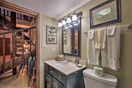 Condo with Grill Access- Mins to Angel Fire Rsrt - image 11