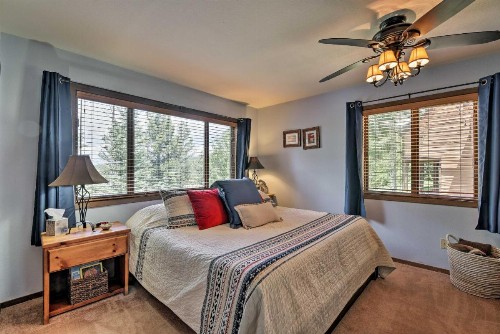 Spacious Rustic Condo with Deck Short Walk to Slopes - image 6