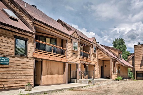 Spacious Rustic Condo with Deck Short Walk to Slopes - image 8