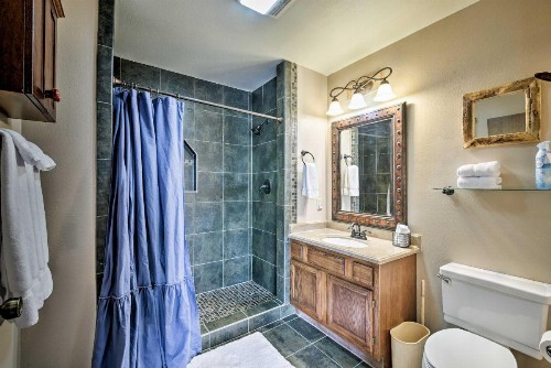 Spacious Rustic Condo with Deck Short Walk to Slopes - image 9