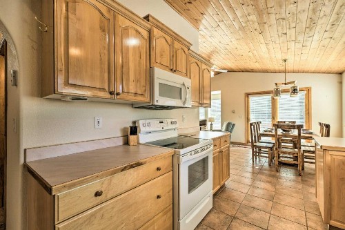 1-Story Condo with Fireplace 2 Mi to Angel Fire - image 8