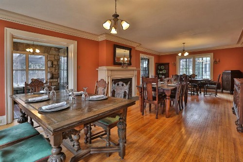 Stone Chalet Bed & Breakfast Inn - image 10