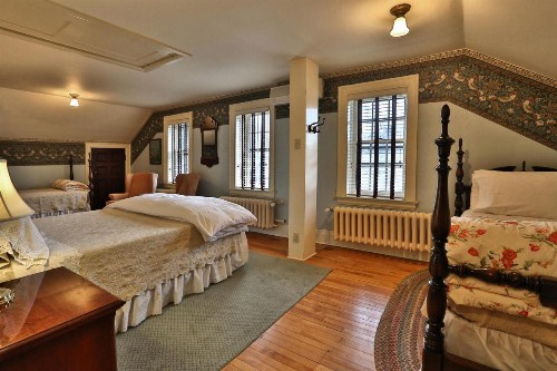 Stone Chalet Bed & Breakfast Inn - image 15