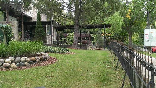 Stone Chalet Bed & Breakfast Inn - image 18
