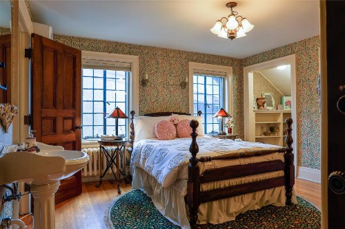 Stone Chalet Bed & Breakfast Inn - image 19