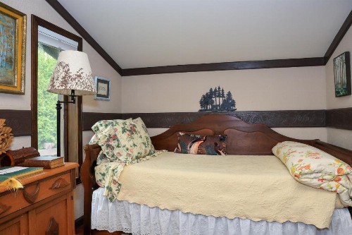 Stone Chalet Bed & Breakfast Inn - image 35