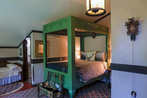 Stone Chalet Bed & Breakfast Inn - image 36