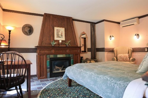 Stone Chalet Bed & Breakfast Inn - image 47