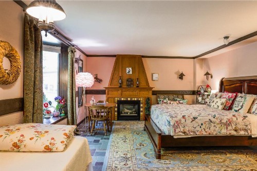 Stone Chalet Bed & Breakfast Inn - image 48
