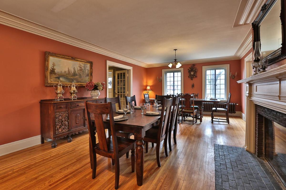 Stone Chalet Bed & Breakfast Inn - image 5