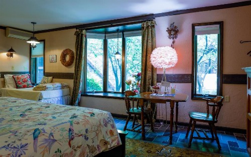 Stone Chalet Bed & Breakfast Inn - image 50