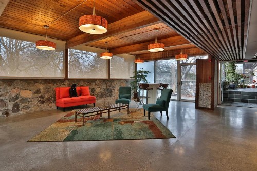 Stone Chalet Bed & Breakfast Inn - image 8