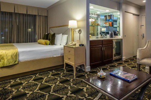 Bell Tower Hotel - image 10