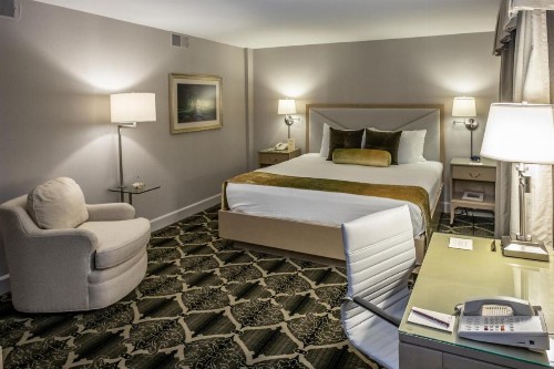 Bell Tower Hotel - image 11