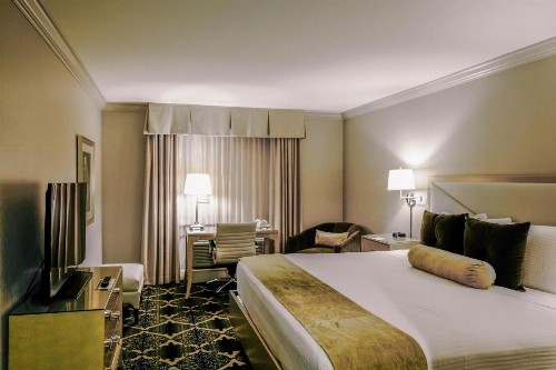 Bell Tower Hotel - image 13