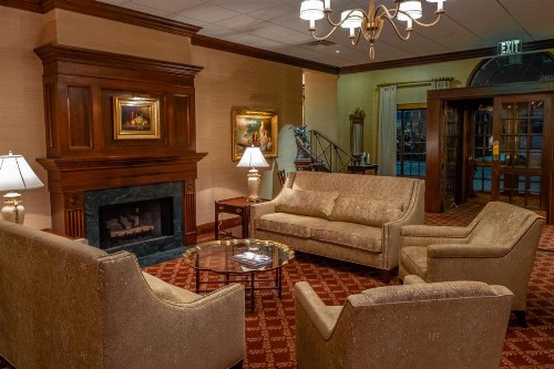 Bell Tower Hotel - image 4