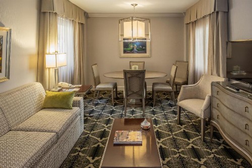 Bell Tower Hotel - image 7