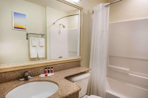 Days Inn & Suites by Wyndham Antioch - image 10