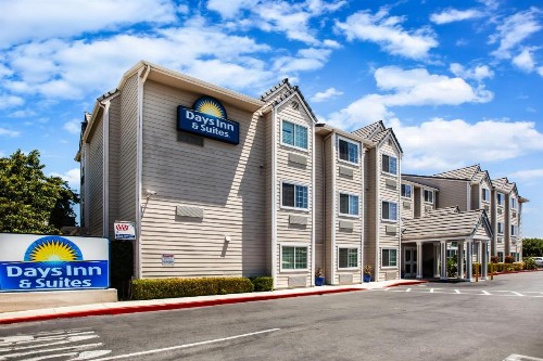 Days Inn & Suites by Wyndham Antioch - image 14