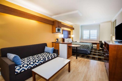 Days Inn & Suites by Wyndham Antioch - image 9