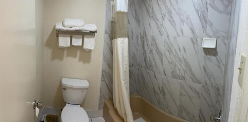 Antlers Budget Inn - image 21