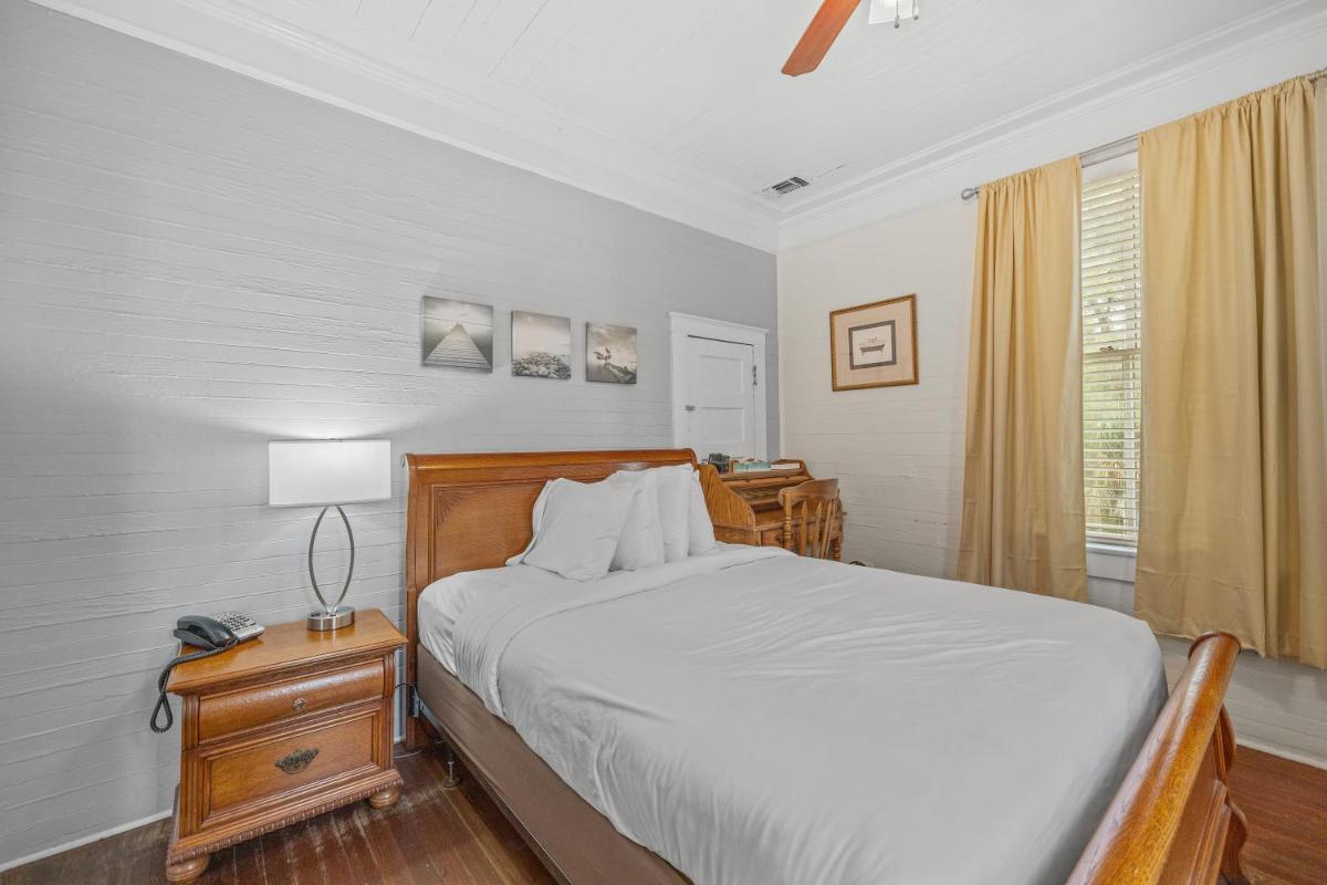 Coombs Inn & Suites Ascend Hotel Collection - image 3
