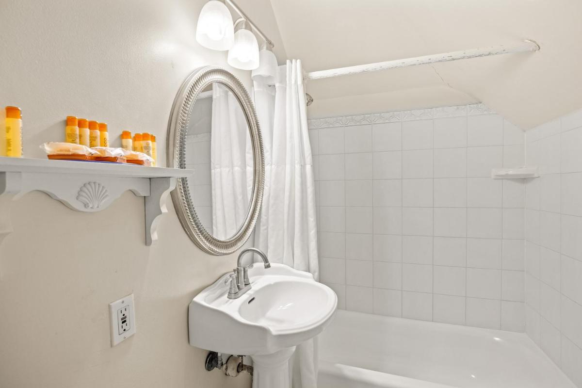 Coombs Inn & Suites Ascend Hotel Collection - image 4