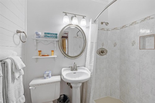 Coombs Inn & Suites Ascend Hotel Collection - image 45