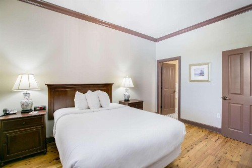 Water Street Hotel & Marina Ascend Hotel Collection - image 21