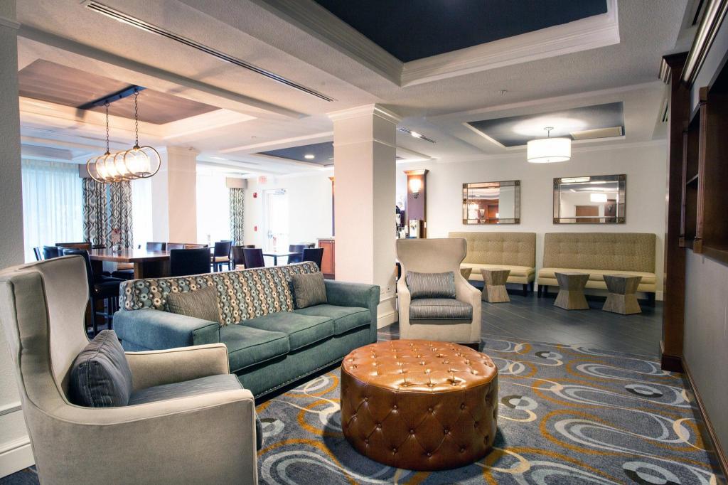 Holiday Inn Express Hotel & Suites Arcadia - image 3