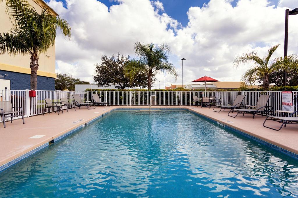 Holiday Inn Express Hotel & Suites Arcadia - image 6