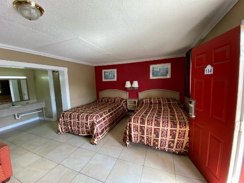 Economy Inn - image 10