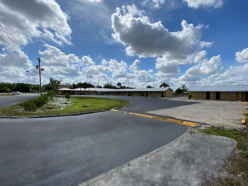 Economy Inn - image 11