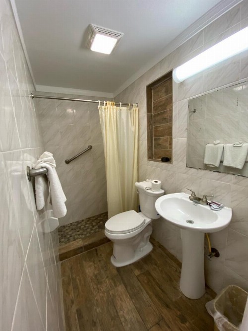Economy Inn - image 17