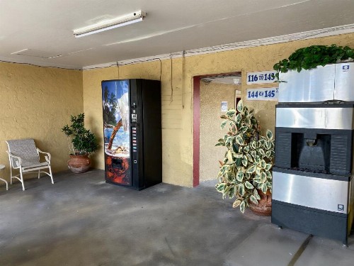 Economy Inn - image 18