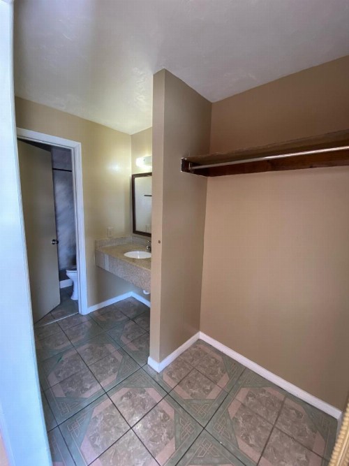 Economy Inn - image 2